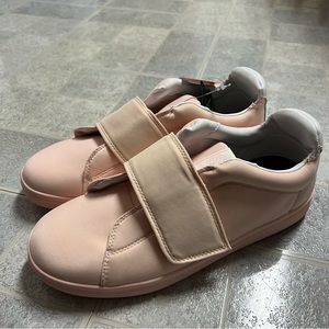 NIB Goats Neoprene Pink Velcro Sneaker